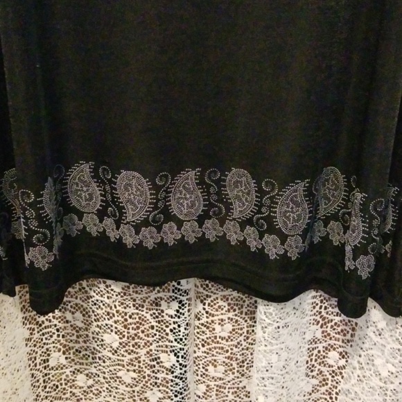 Pretty lil black skirt - Picture 2 of 4